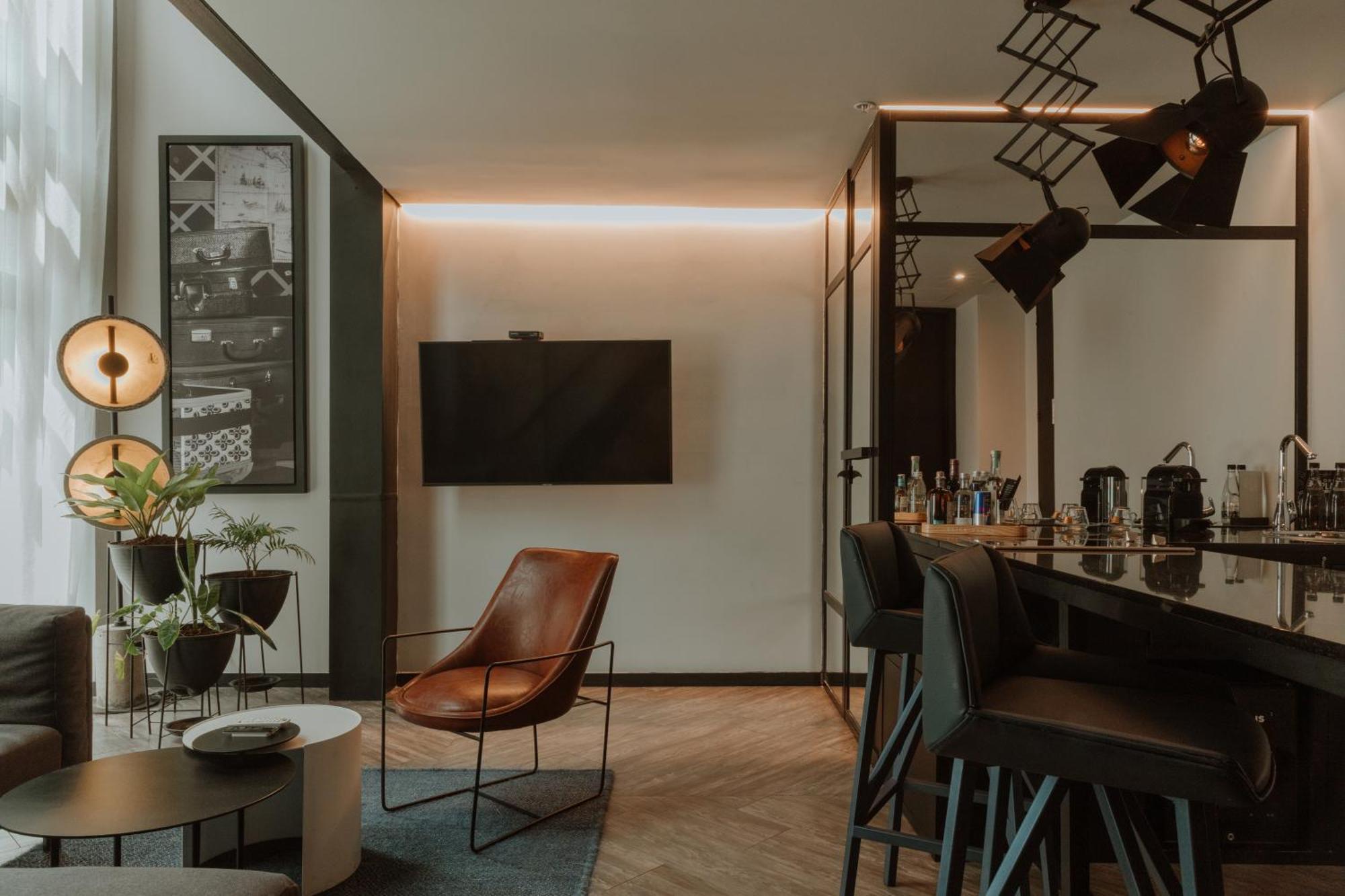 The Click Clack Hotel Medellín Kültér fotó A suite at the hotel