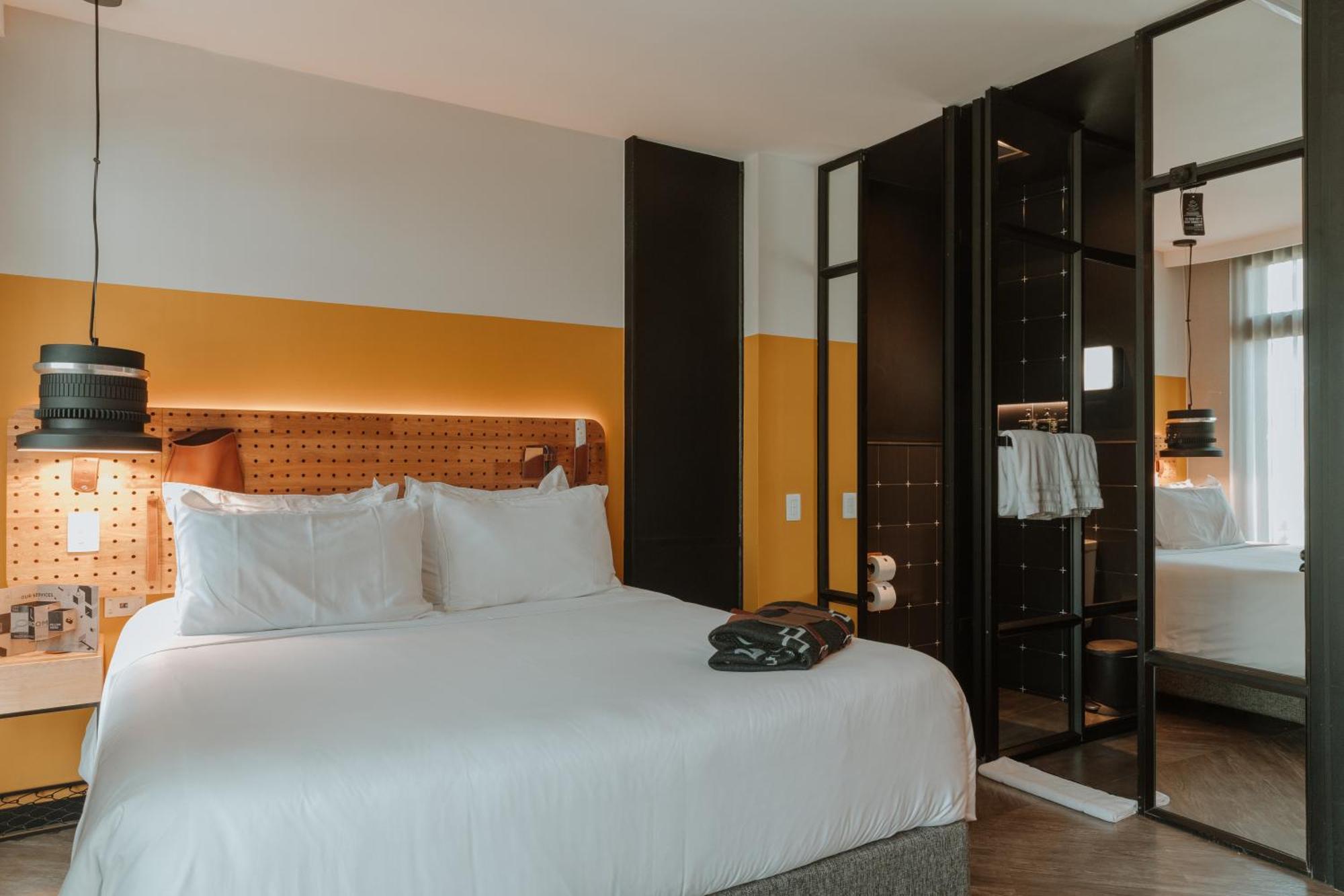 The Click Clack Hotel Medellín Kültér fotó A room at the hotel
