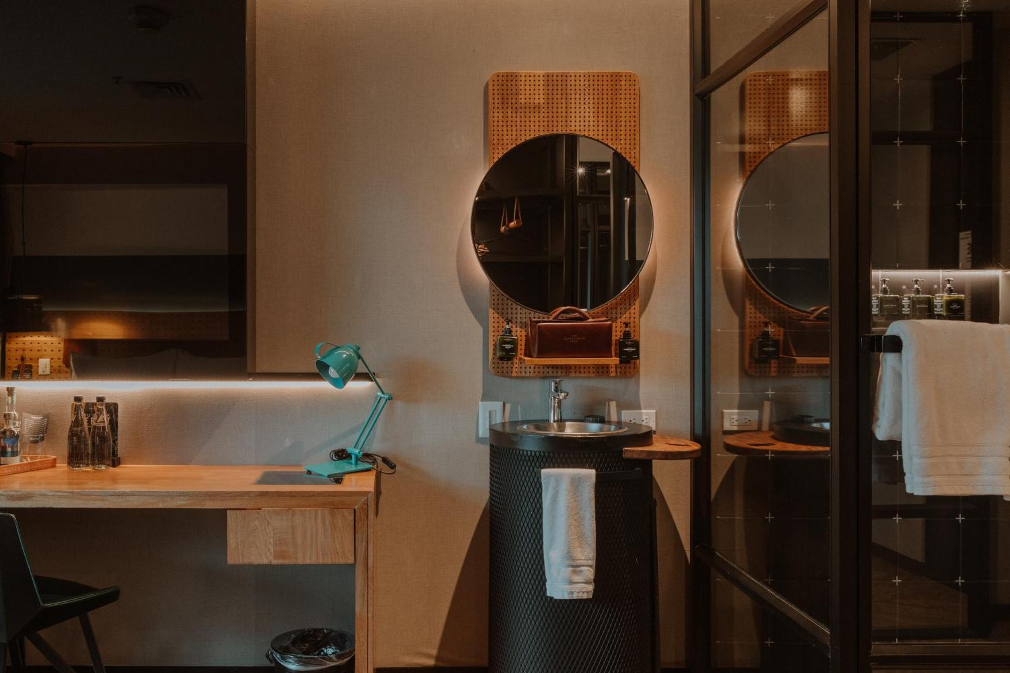 The Click Clack Hotel Medellín Kültér fotó Bathroom at the Hotel