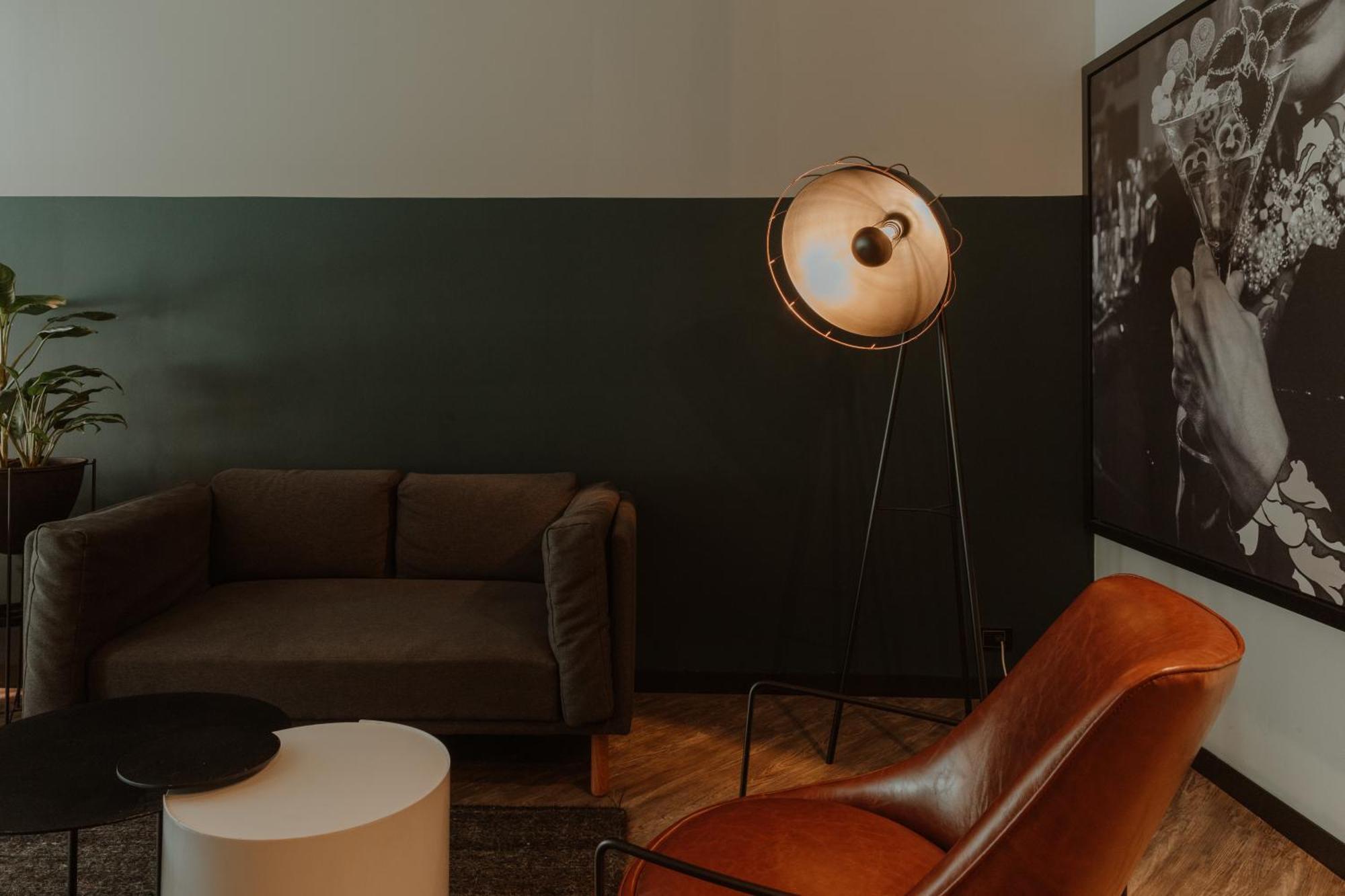 The Click Clack Hotel Medellín Kültér fotó A floor lamp