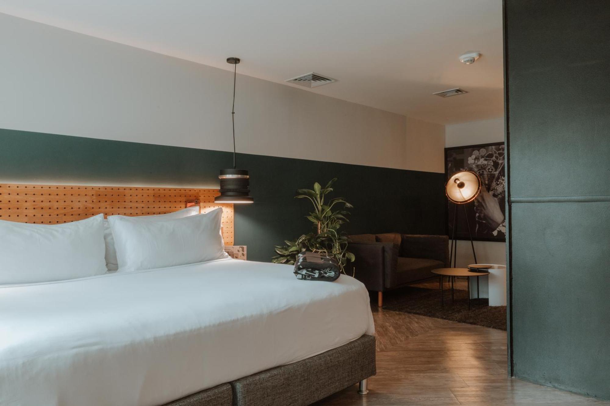 The Click Clack Hotel Medellín Kültér fotó A room at the hotel