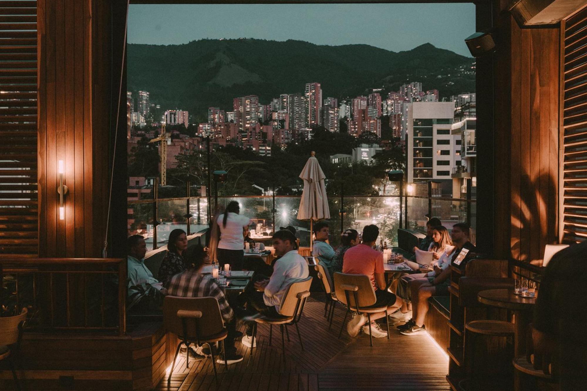 The Click Clack Hotel Medellín Kültér fotó View from the rooftop bar